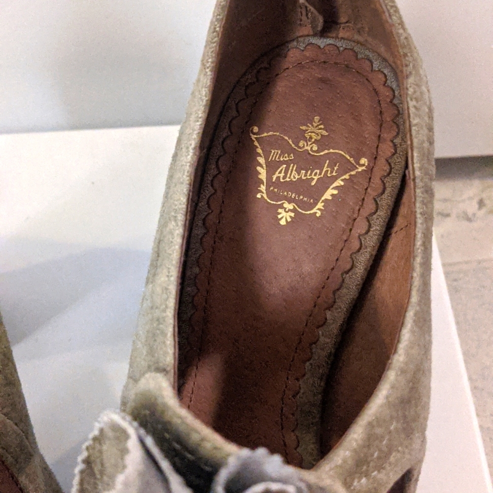 Anthropology Statement Gray Pump - image 3